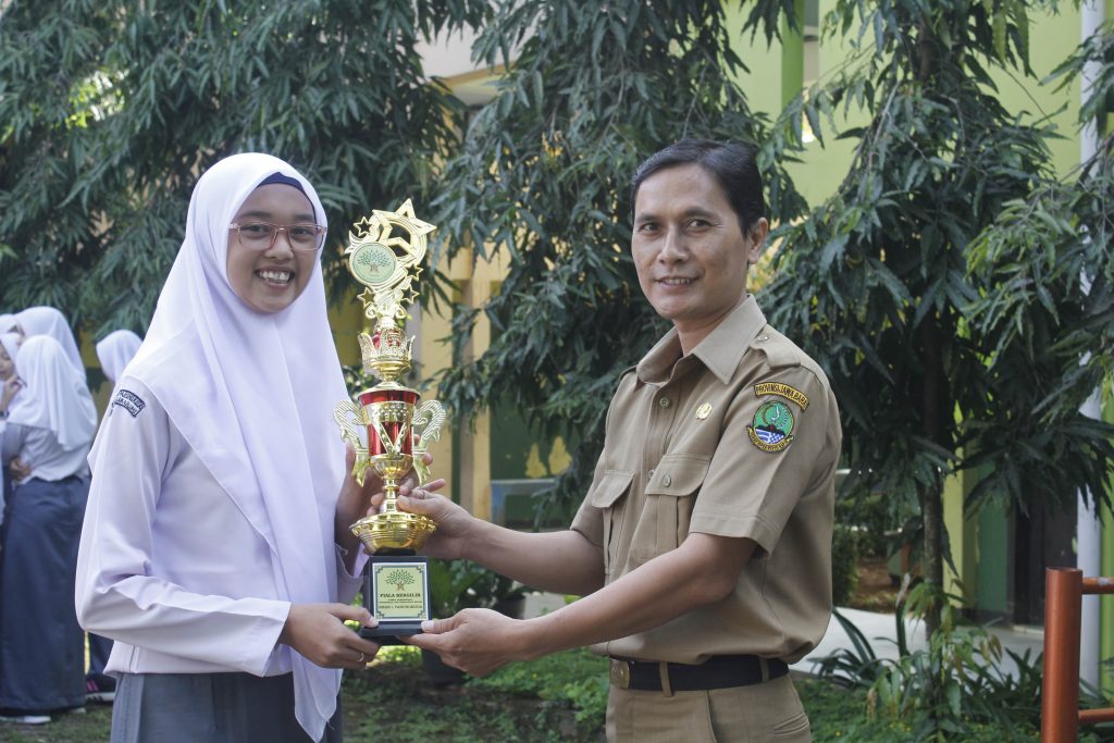 Bulan Penganugerahan Piala Bergilir Lomba Kebersihan Kerapihan Dan Keindahan K3 Sman 1 Parungkuda Bulan Penganugerahan Piala Bergilir Lomba Kebersihan Kerapihan Dan Keindahan K3 Sman 1 Parungkuda