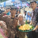 431e5ed41d05772050b7a5e8c4d15d0e